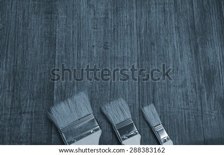 Set of brushes for painting on a wooden table