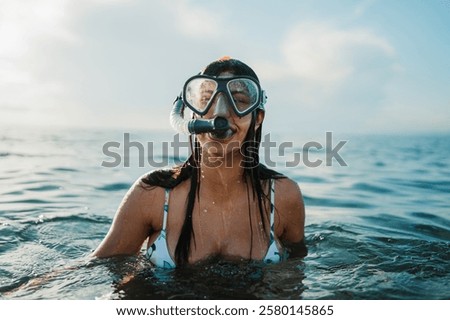 Similar – Foto Bild glückliche kaukasische Frau Tauchen im Schwimmbad. Unterwasser-Ansicht. Sommerzeit und Urlaub Konzept