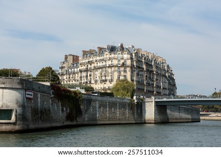 PARIS, FRANCE - SEPTEMBER 9 , 2014: Seine River and famous Cite Island. Paris, France