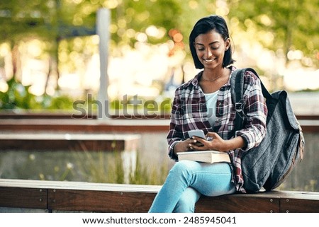 Similar – Foto Bild Student mit Rucksack beim Tippen auf Laptop und Notizblock im Park an hellem Tag