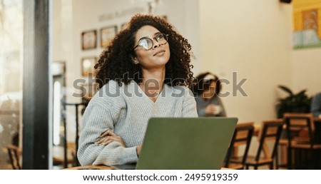 Similar – Foto Bild Kreative junge Frau arbeitet am Laptop in ihrem Studio