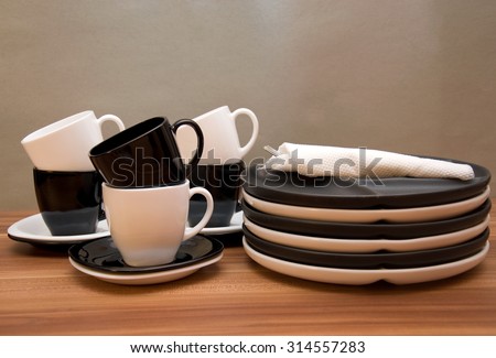Black and white dinnerware set