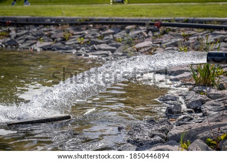 Similar – Foto Bild Wasser gefüllter Teich mit Schilfgras, Schilfrohr Gräsern in Art einer Weitwinkelaufnahme als Beispiel der Schönheit der Natur in ihren Farben und Formen mit Himmel