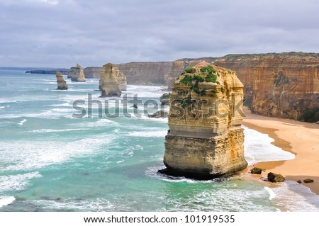 Twelve Apostles along Great Ocean Road, Victoria (Australia)