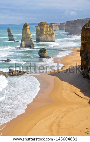 Twelve Apostles along Great Ocean Road, Victoria (Australia)