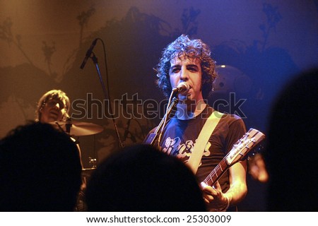 Barcelona, February 21:  The music band Sidonie presented his new record Shell Kids in Sala Apolo of Barcelona on 21 February 2004