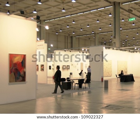 MILAN - APRIL 08: People visit paintings and sculpture work of arts galleries during MiArt, international exhibition of modern and contemporary art on April 08, 2011 in Milan, Italy.