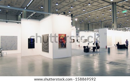 MILAN - APRIL 08: People walk trough paintings galleries during MiArt, international exhibition of modern and contemporary art on April 08, 2011 in Milan, Italy