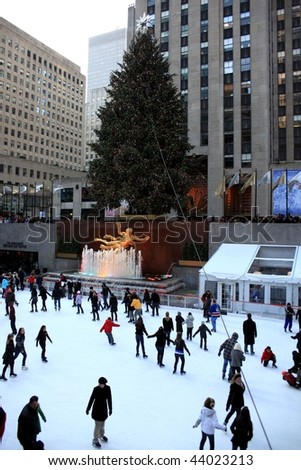 NEW YORK - DECEMBER 09: Opening of the famous ice skating rink near Rockefeller center during Christmas holidays on December 09, 2009 in New York, US.