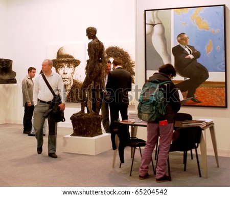 MILAN - MARCH 27: People looking at paintings at MiArt ArtNow, international exhibition of modern and contemporary art March 27, 2010 in Milan, Italy.