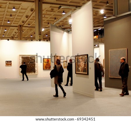 MILAN - MARCH 27: People look at painting and sculptures galleries during MiArt ArtNow, international exhibition of modern and contemporary art March 27, 2010 in Milan, Italy.