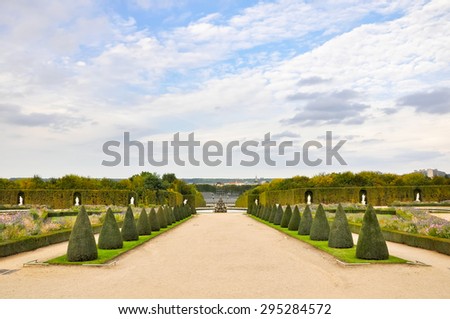 VERSAILLES, FRANCE - SEPTEMBER 29, 2010: View of the Versailles gardens, in France