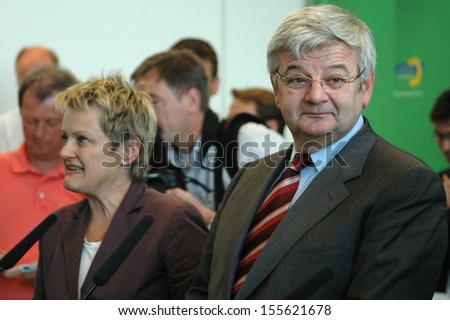 JUNE 27, 2006 - BERLIN: Renate Kuenast, Joschka Fischer at the official farewell to former foreign minister Joschka Fischer in the Green party faction of the German parliament, the Bundestag.