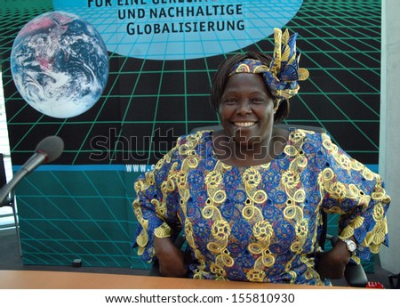 MAY 26, 2005 - BERLIN: Nobem Prize laureate Wangari Maathai of Kenia befor a discussion panel in the Marie-Elisabeth-Lueders-Haus, Berlin.