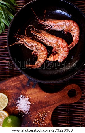 Cook fashionable expensive restaurant seafood served unusually Shrimps