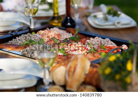 Selective focus of prawns in tray on dining table