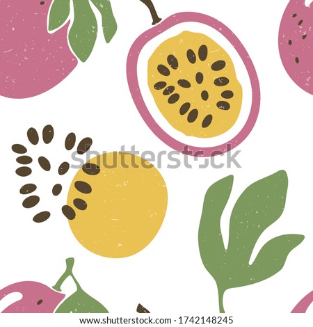 Cute passion fruit seamless pattern. Ripe passion fruit, lobules and seeds on white background. Vector shabby hand drawn illustration