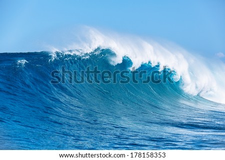 Large Powerful Ocean Wave