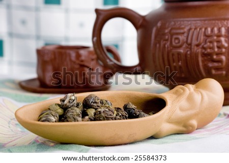 clay spoon with loose leaf tea
