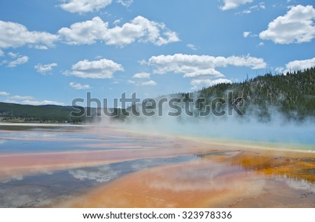 grand prismatic spring in yellowstone national park