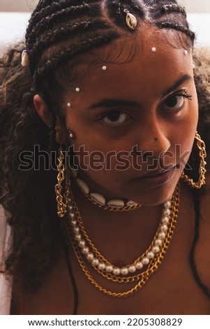woman with braids wearing golden jewelry and pearls Imagine de stoc © 
