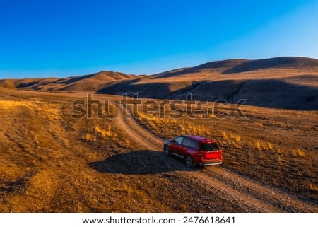 Similar – Foto Bild Autos bewegen sich auf der Landstraße durch Berge mit Kiefernwald, Luftaufnahme. Autofahrt im Sommerurlaub