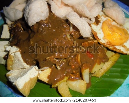 Tahu tek, a typical Surabaya food in Pakis Hamlet, Surabaya, East Java, Indonesia December 1, 2020 Stok fotoğraf © 