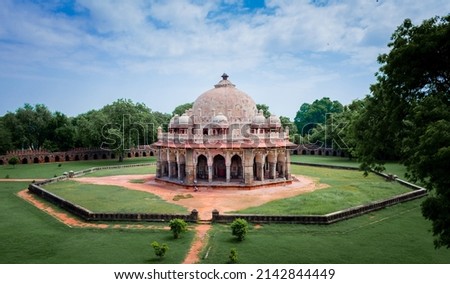 Tomb of Isa Khan. It is situated within the Humayun Tomb complex in New Delhi. Serene and robust at the same time it is one of Delhi's monuments that offer solitude and relative peace. Stock fotó © 