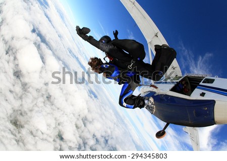 Skydivers jump from plane