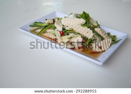 Spicy white pork sausage salad, Thai food, on white dish\
Thai name : Yum Mooyor