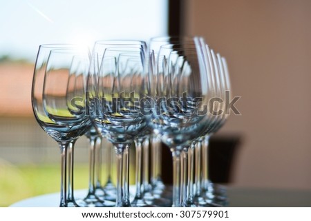 Wine glasses shallow focus blurred foreground defocused background bokeh light optical refraction.