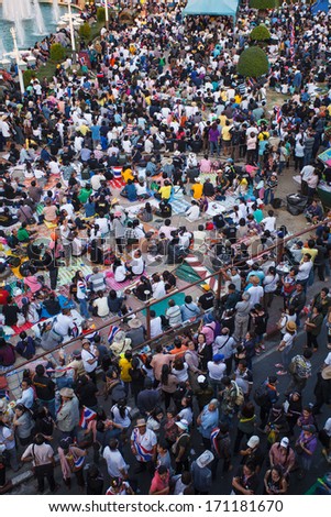 Bangkok, JAN 13, 2014 : Anti-Thaksinomics protestors gathered to resist Yingluck government, and asking to reform before election at Lumpini Park in Bangkok, Thailand on Jan 13, 2014