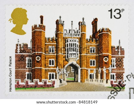 UNITED KINGDOM - CIRCA 1978 : A British Used Postage Stamp showing Hampton Court Palace, circa 1978