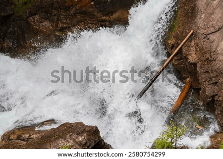 Similar – Foto Bild Schneller Wasserfall, der unter dem Sternenhimmel in der Abenddämmerung durch Felsen fließt