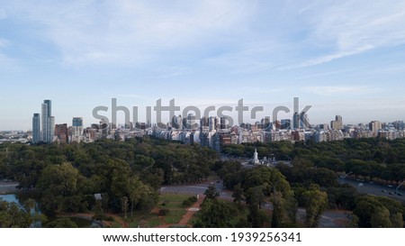 Aerial view of Buenos Aires Skyline, with Bosques de Palermo Park and Monument to the Carta Magna Foto stock © 