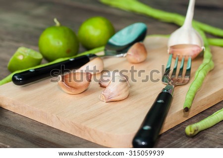Effect Vegetables and spices vintage border and empty cutting board