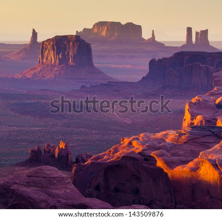 Hunt\'s Mesa, Monument Valley - American West