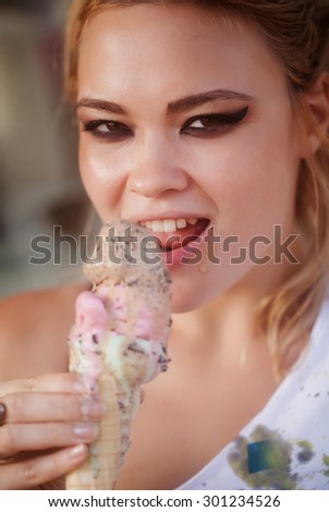 blond girl with smokey eye makeup with ice cream, Summer sun sea