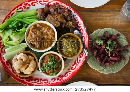 Tradition Northern  Mix Thai food. Thai sausages , deep fried pork skin and Vetgetable Spicy Dip Set