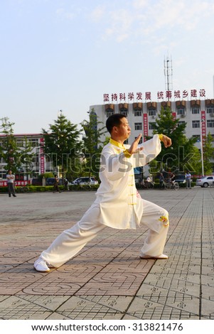 Luannan - June 14: tai chi man individual performances in literary style center square, on June 14, 2014, luannan county, hebei province, China.