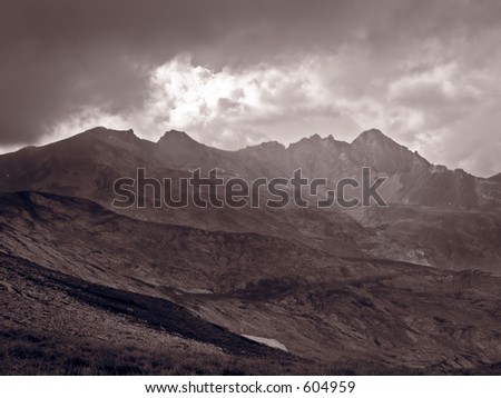Black and white picture of a mountain range