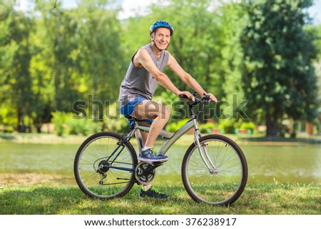 Similar – Foto Bild Fröhlicher Mann mit Fahrrad auf Steg stehend