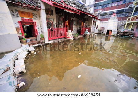 BANGKOK, THAILAND - OCTOBER 15 -Thai flood hits Bangkok areas, higher water levels expected, here in Chinatown  this temple is under the water level- Saturday october 15,  2011 in Bangkok, Thailand