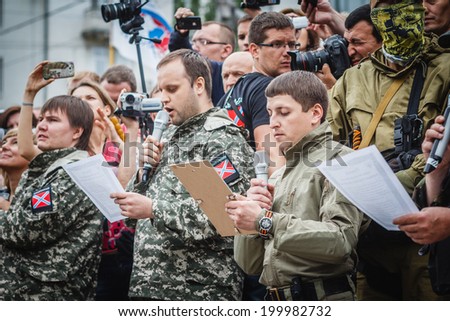 DONETSK, UKRAINE - JUNE 21: Pavel Gubarev, one of the leaders of the Donetsk People\'s Republic, pledging an oath with fighters during ceremony on june 21, 2014 in Donetsk.