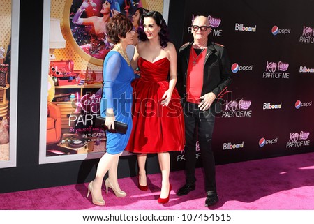 HOLLYWOOD, CA - JUNE 26: Katy Perry arrives with her mom and dad at the premiere of \'Katy Perry: Part of Me at Grauman\'s Chinese Theatre on June 26, 2012 in Hollywood, California.