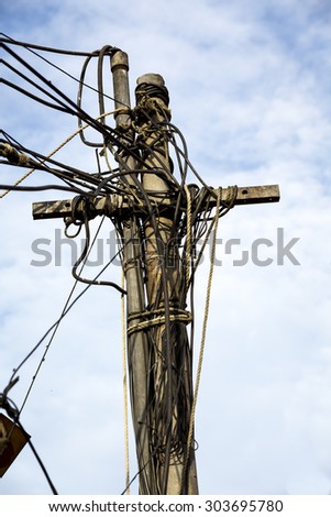 Power cable connects to a beam that looks like a cross