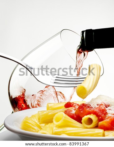 Macaroni with tomato and red wine