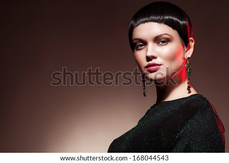 Fashion woman  in green chiffon  dress. Trendy makeup.  Gold jewelry accessory