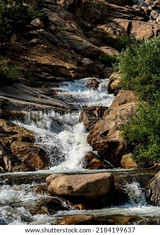 A ruching waterfall in Rocky Mountain National Park in Estes, Colorado  Foto d'archivio © 