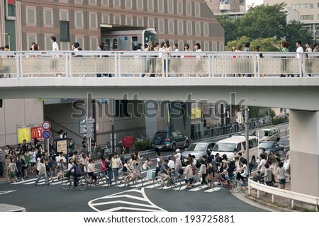 TOKYO, JAPAN - AUGUST 2:  many people walk by well organized pedestrian pathways in Tokyo Dome area on August 2, 2008 in Tokyo,Japan.
